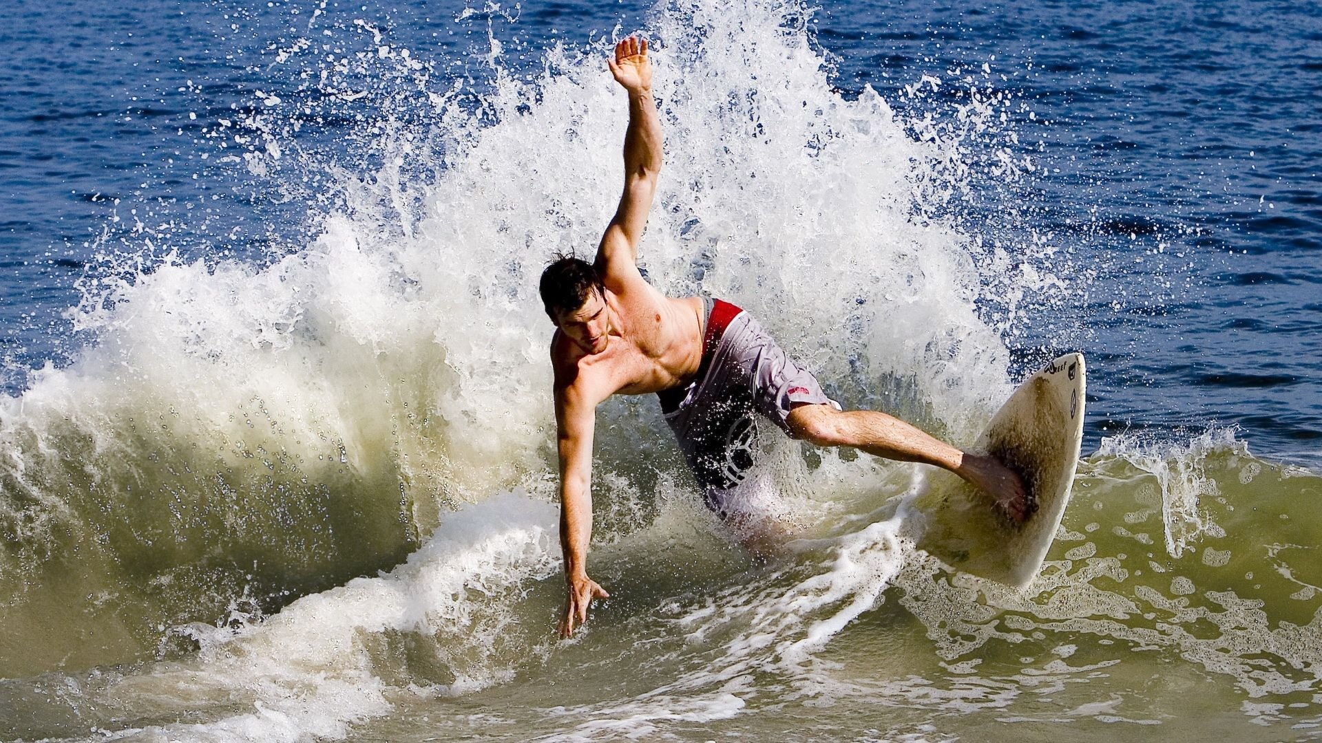 九游娱乐网站-雄鹿队锋线奏效，逆转终结客场连败，雄鹿队战术解析